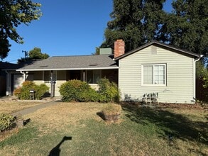 Building Photo - For Rent: Updated 2 Bed / 1 Bath Home in West Sacramento
