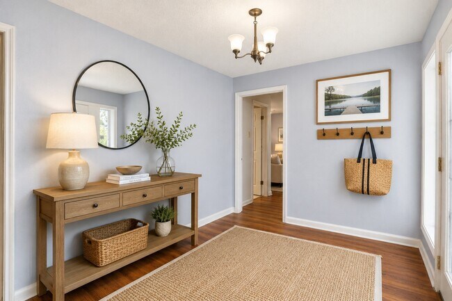 Building Photo - 9 Lakeview Manor