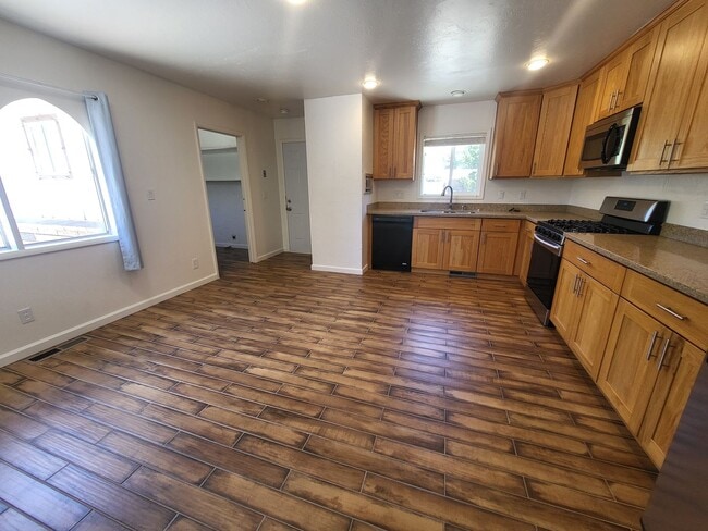 Building Photo - 3602 Green Acre Dr