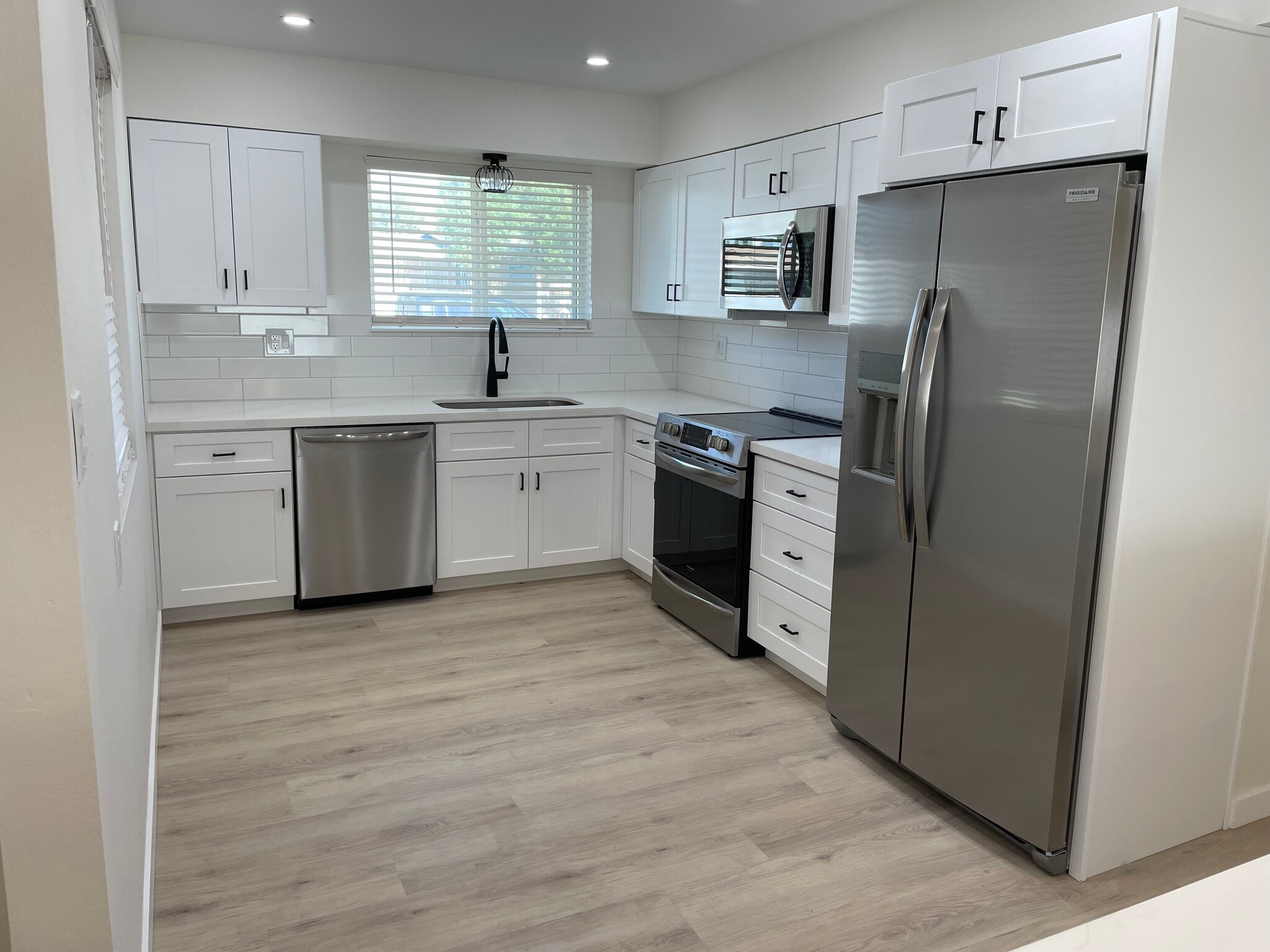 Building Photo - 11227 N Coggins Dr