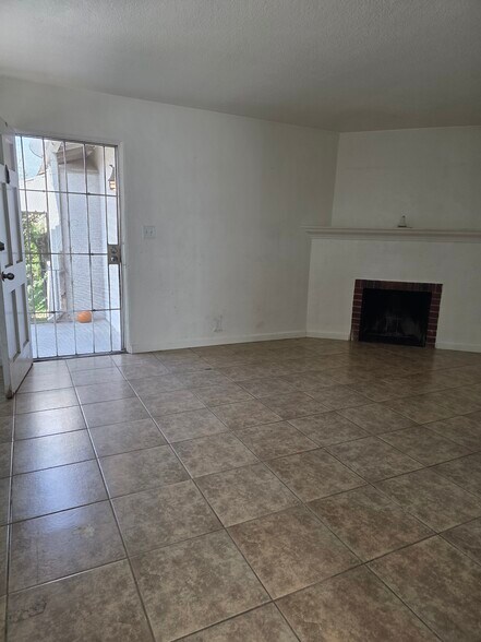 Building Photo - 545 W Hedges Ave