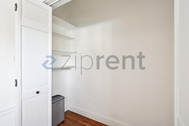 Building Photo - 1143 Anza St