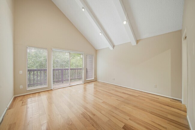 Building Photo - 130 Sugar Berry Cir