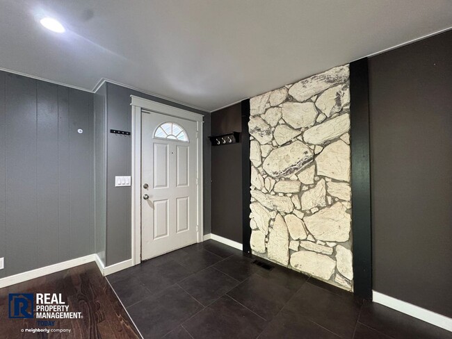 Building Photo - 2 Bed / 2 Bath Home with 4-Car Garage, Large Yard & RV Parking in Graham!