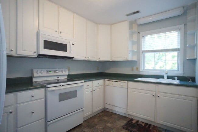 Building Photo - 450 Wimmer St