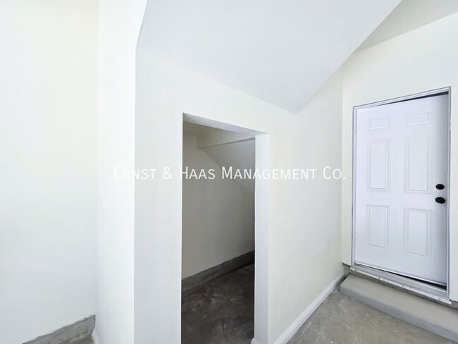 Building Photo - 4169 Country Club Dr