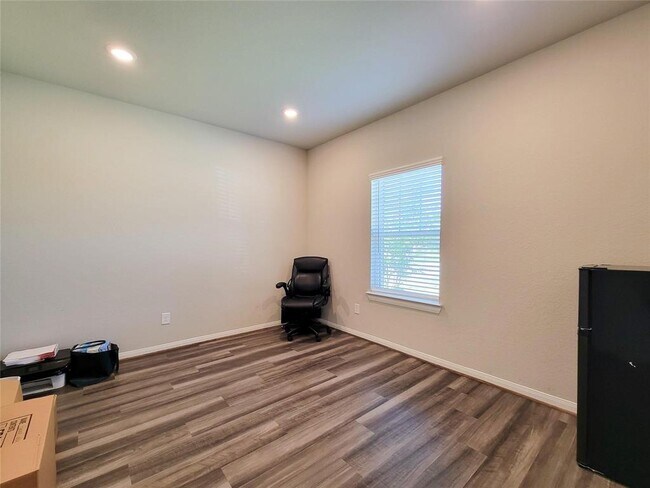 Building Photo - 2211 E WInding Pines