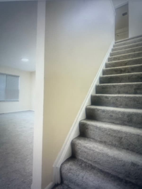 Building Photo - 569 E 101st St