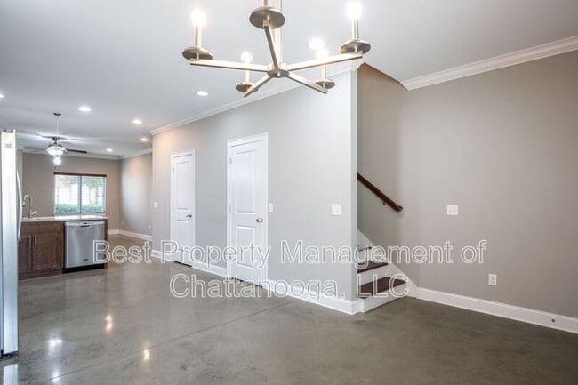 Building Photo - 3111 St Elmo Ave