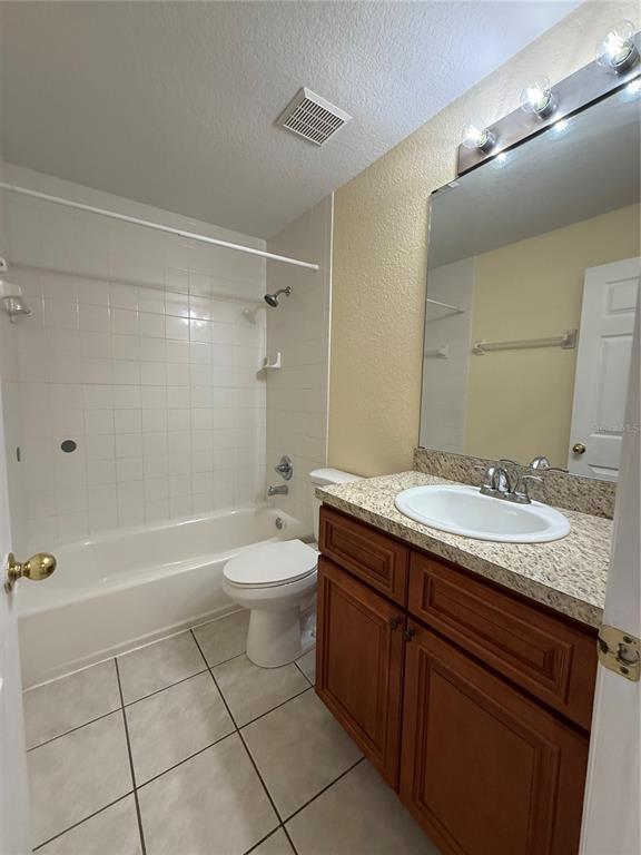 Building Photo - 2212 Garden Lake Dr