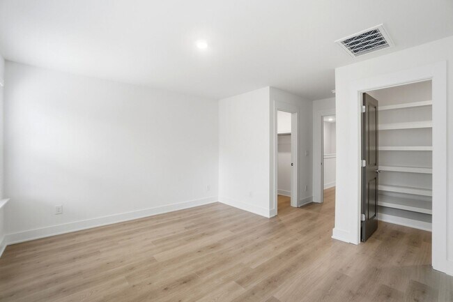 Building Photo - Bright & Modern New Construction Townhome