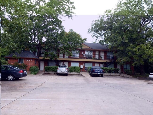 Primary Photo - 2306 E 8th St