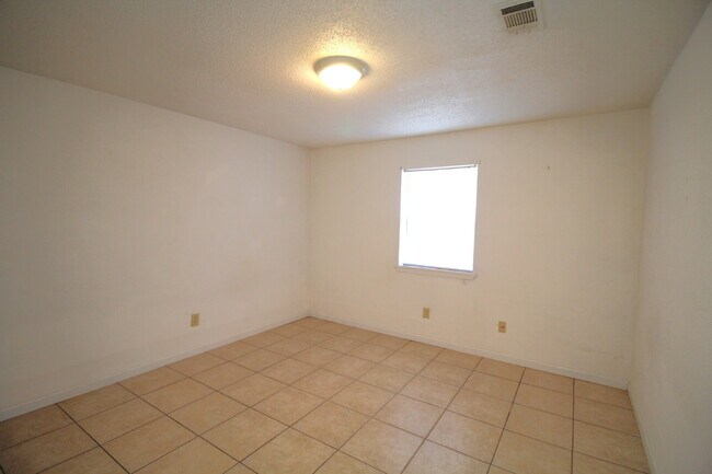 Building Photo - Spacious Vinyl-Sided 2BR Apartment with Open Layout, Private Patio, and Pet-Friendly Options – Av...