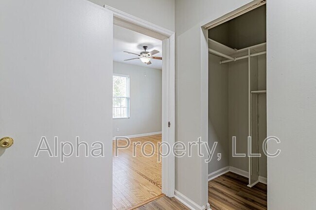 Building Photo - 10 Montana St