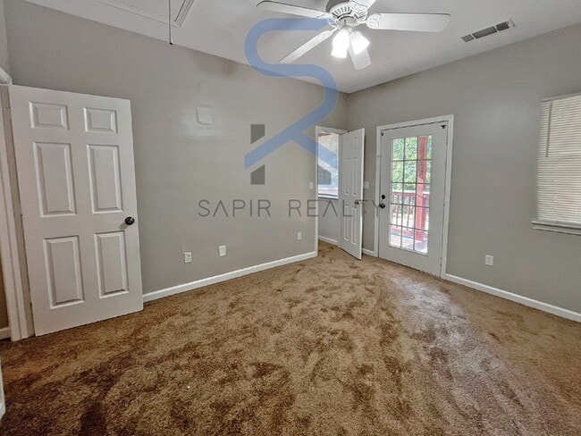 Building Photo - Move in before November 15th and choose yo...