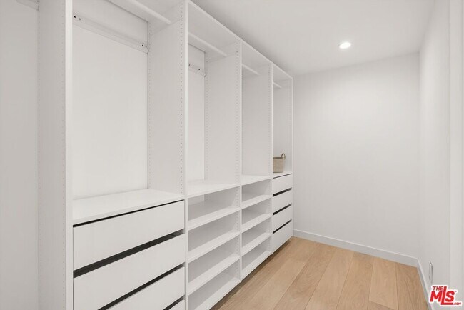 Building Photo - 3464 Greenwood Ave