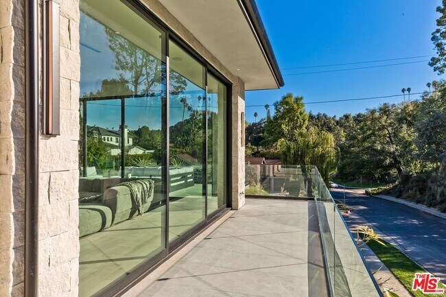 Building Photo - 16879 Mooncrest Dr