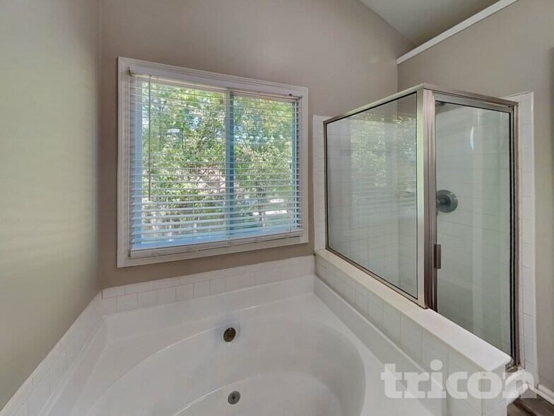 Building Photo - 1013 Chatsworth Ln