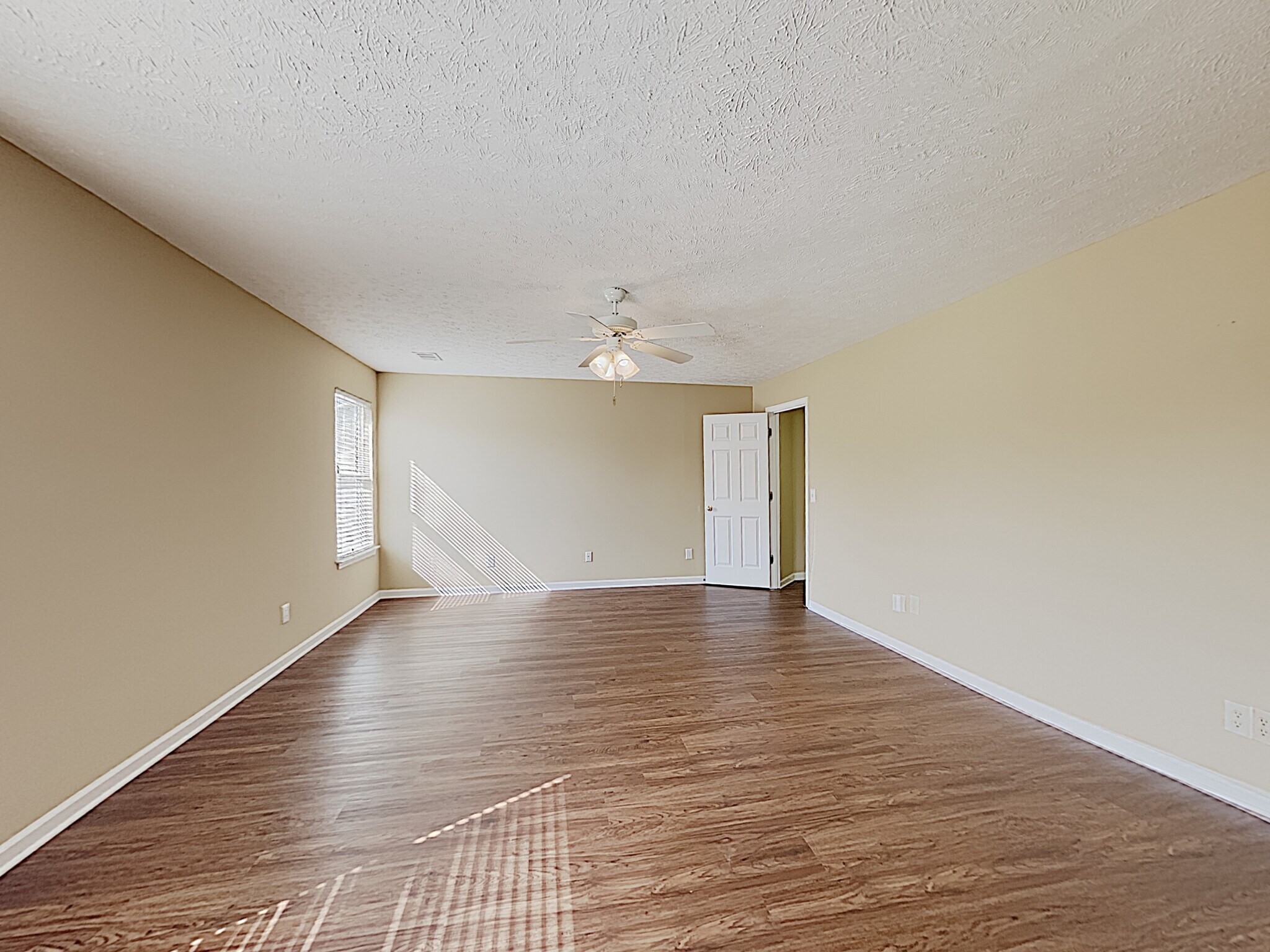 Building Photo - 158 Vintage Cir