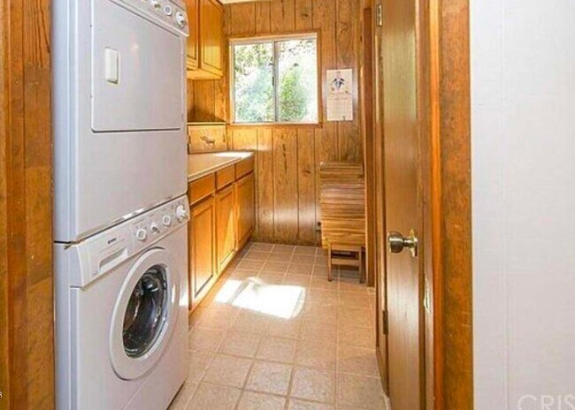 Building Photo - 2120 Cypress Way
