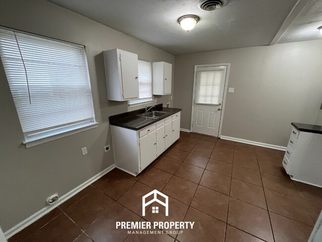 Building Photo - 2983 Cherry Rd