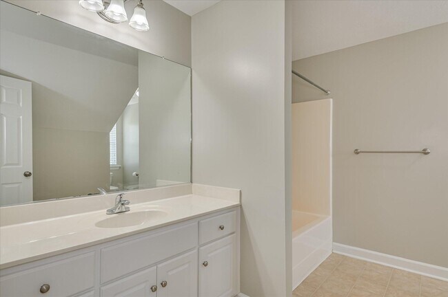 Building Photo - 158 Kenilworth Dr