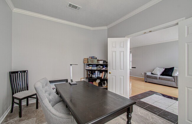 Building Photo - 3043 W Hampton Dr