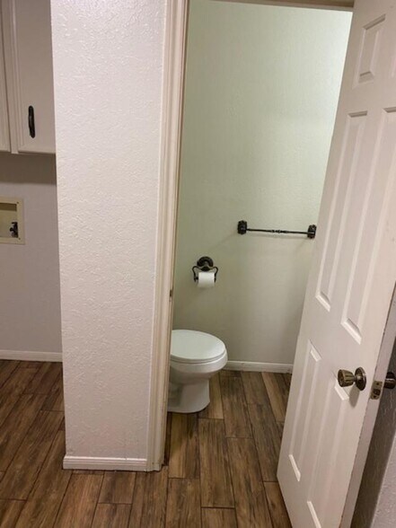 Building Photo - 827 Cliffside Dr