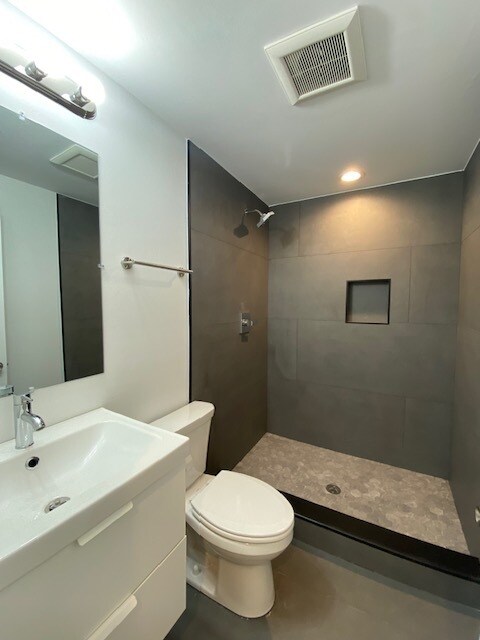 Building Photo - 756 N 38th St
