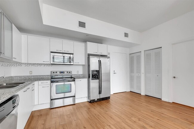 Building Photo - 1350 NW 8th Ct