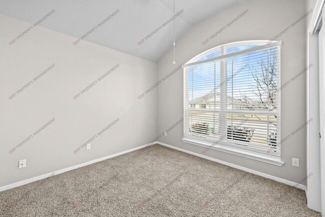 Building Photo - 1115 Roanoke Dr