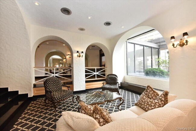 Building Photo - 18-15-18215 215th St