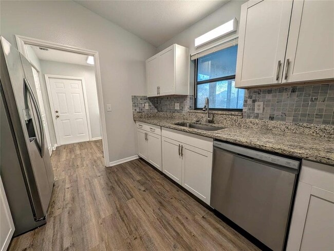 Building Photo - 1511 SW Shorewood Dr