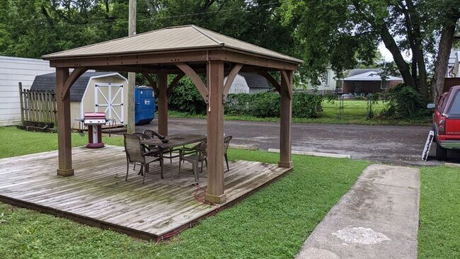 Building Photo - Walking distance to the Gulch & Music row!