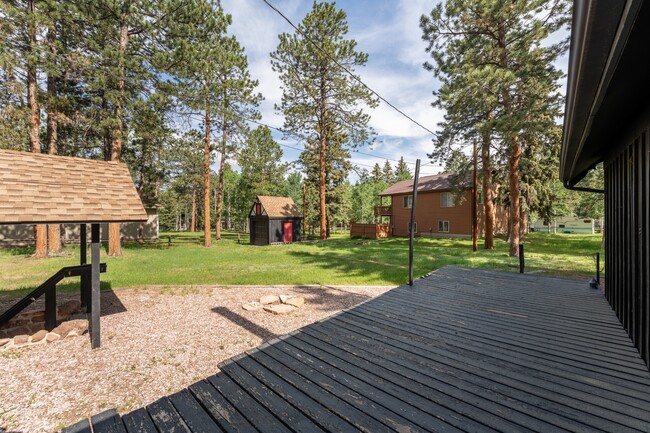 Building Photo - 220 Wildflower Dr
