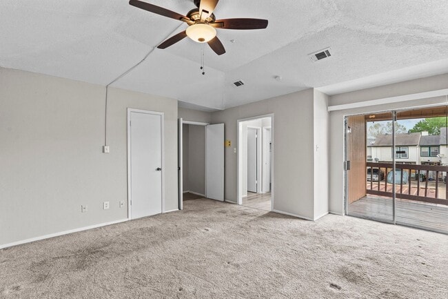 Building Photo - Beautiful 2 Bed, 2 Bath Townhome