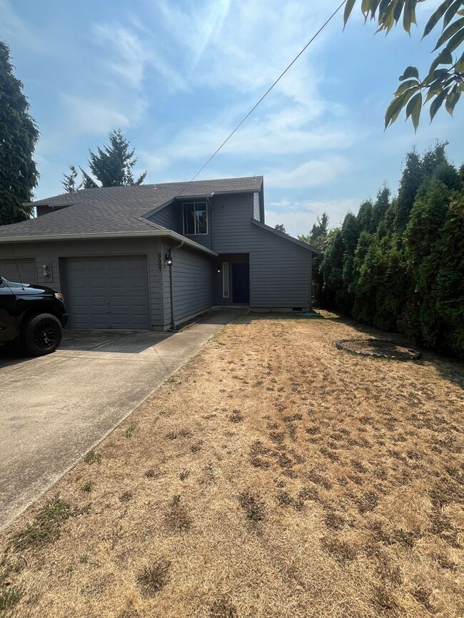 Building Photo - 2-Bedroom 1 1/2-Bathroom Duplex in Thurston