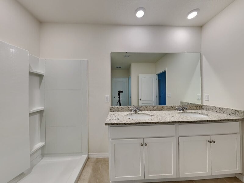 Building Photo - 1417 Sugarwood St