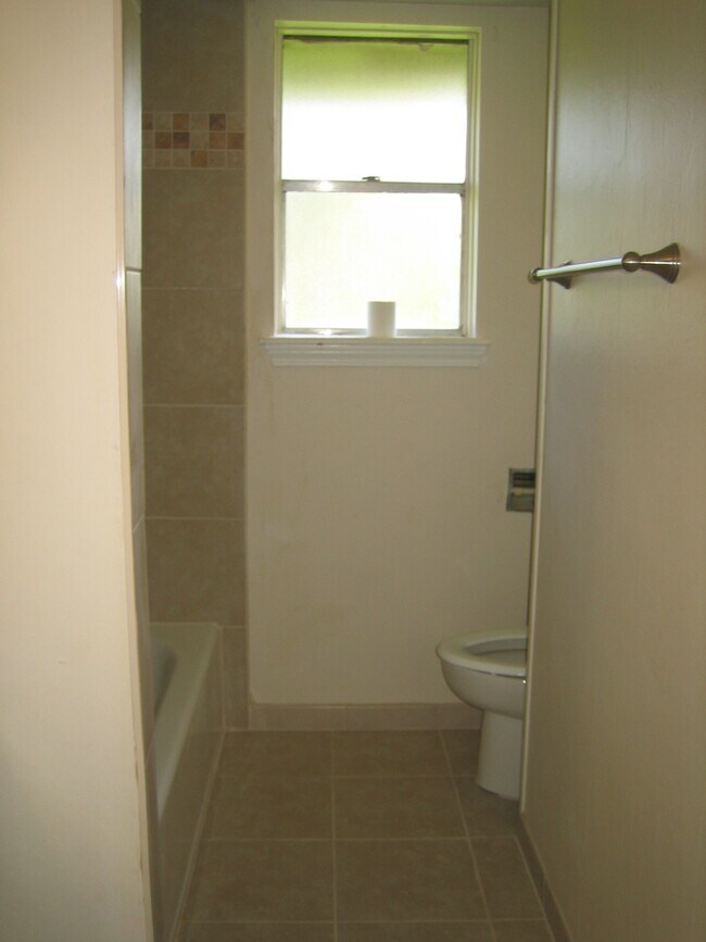 Building Photo - 10426 Sagebluff Dr