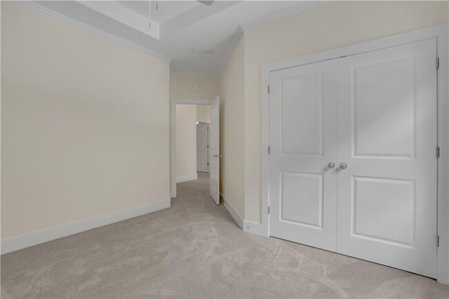Building Photo - 3228 Silver Lake Dr NE