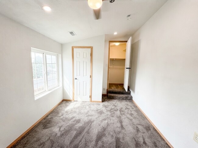 Building Photo - 110 E 300 S