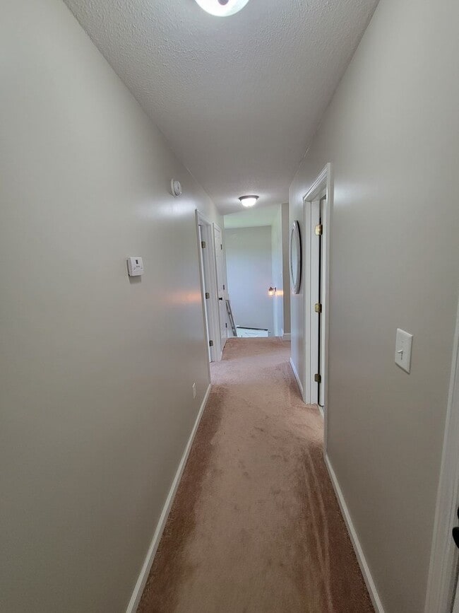 Building Photo - Gorgeous Home in Hubert!