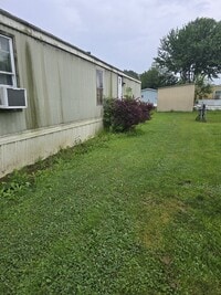Building Photo - 350 Sandy Brook Dr