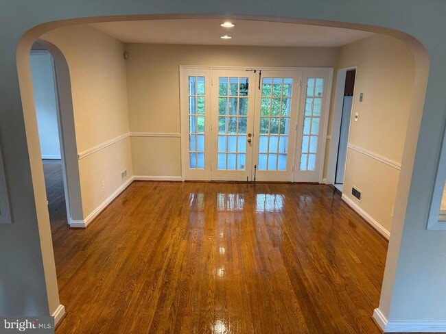 Building Photo - 205 Brewster Ave