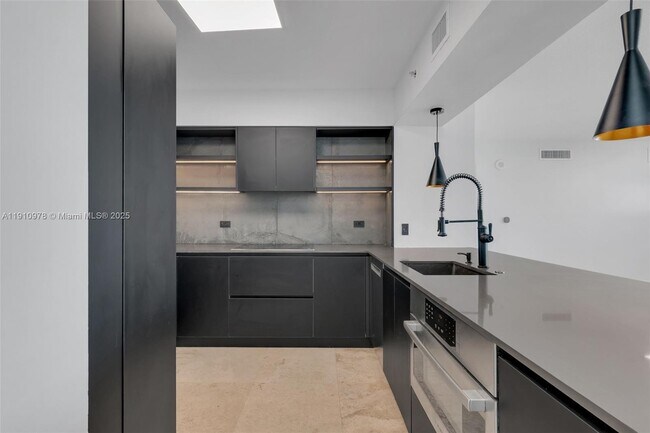 Building Photo - 31 SE 5th St