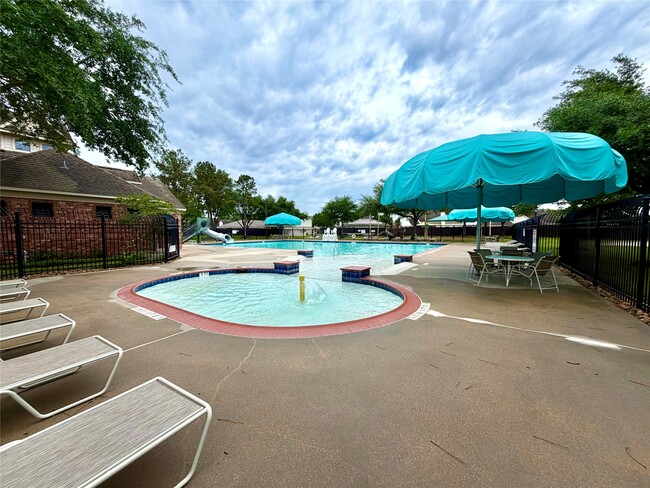 Building Photo - 25122 Southbriar Ln