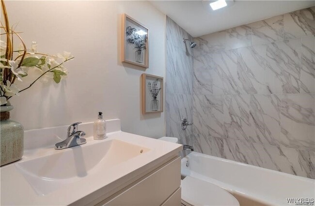 Building Photo - 538 Linwood Ave