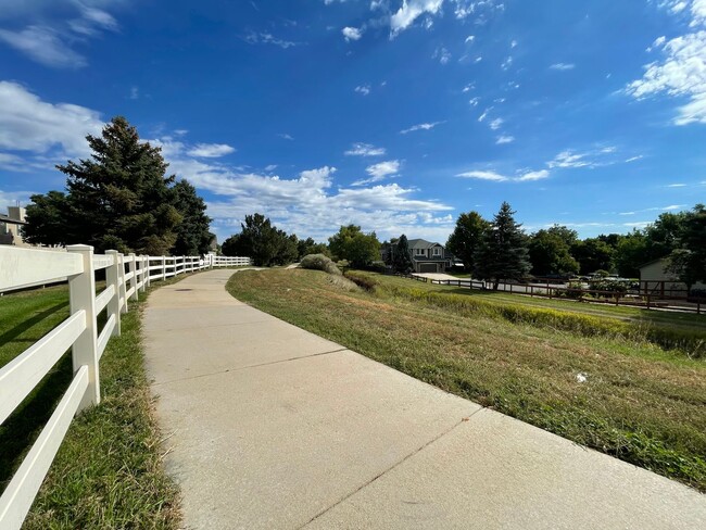 Building Photo - 3 bedroom condo in Broomfield! Master bedr...