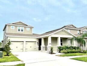 Building Photo - Like New - Large 4/4 Single Story Home wit...