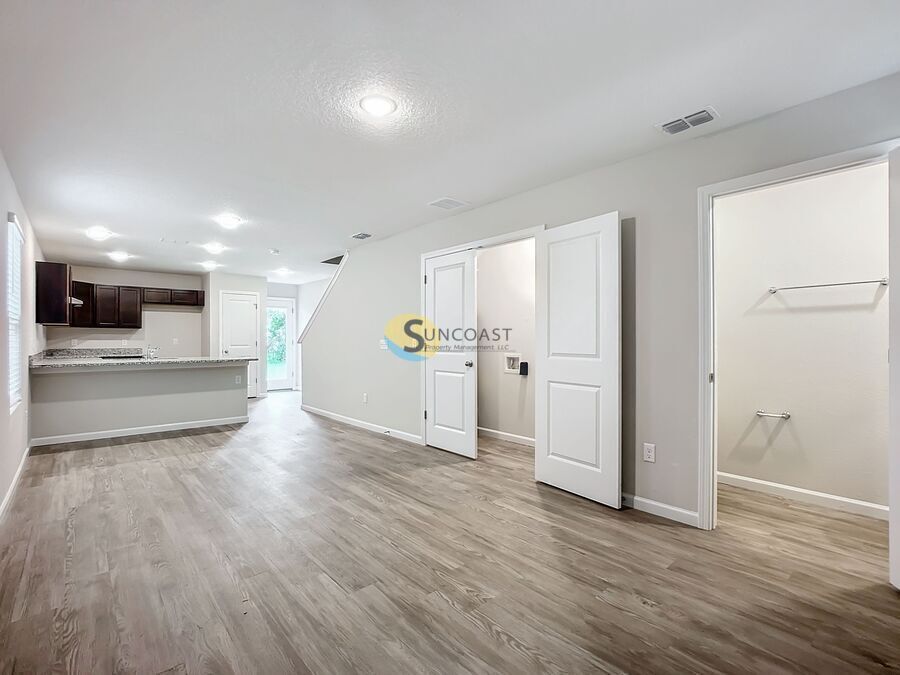 Building Photo - 6151 Delmar Pl
